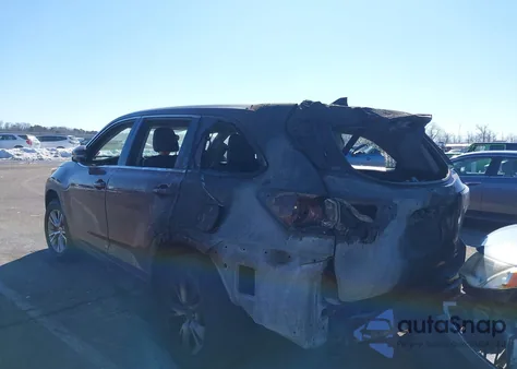 2015 Toyota Highlander Le Plus V6 z USA, uszkodzony, nr VIN 5TDBKRFH5FS099800